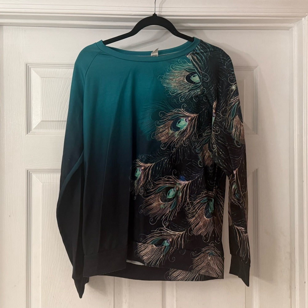 Peacock Feather Print Women's Top size large 🩷🩵